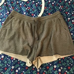 Women’s size 2X 18 W -  20 W Secret treasures gray sweat shorts with pockets cc